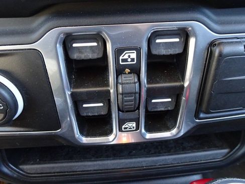 Used 2023 Jeep Wrangler Unlimited Sport AWD/4WD image 23