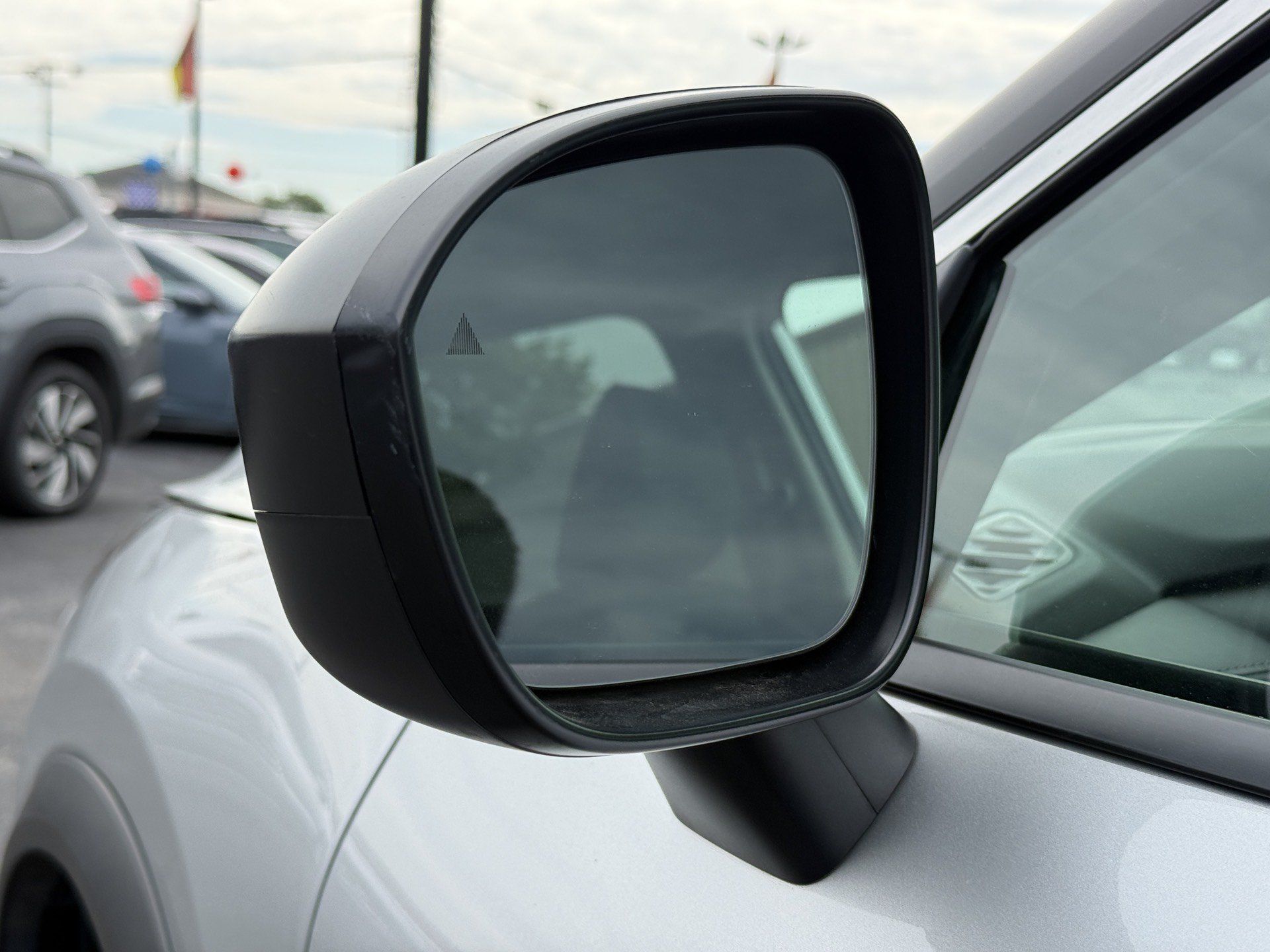 Used 2024 Nissan Rogue S AWD/4WD image 35