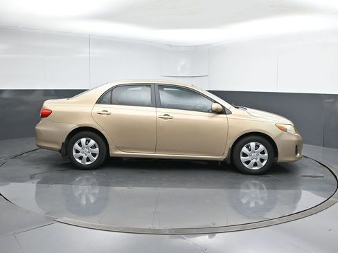 Used 2011 Toyota Corolla LE FWD image 6