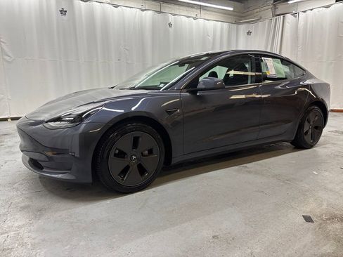 Used 2023 Tesla Model 3 Standard Range image 1