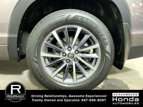 Used 2017 Toyota Highlander XLE image 5