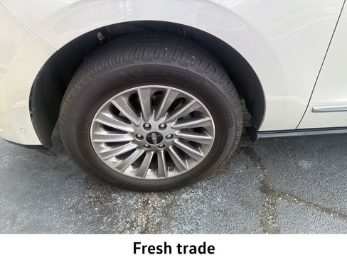 Used 2020 Lincoln Navigator 2WD image 2