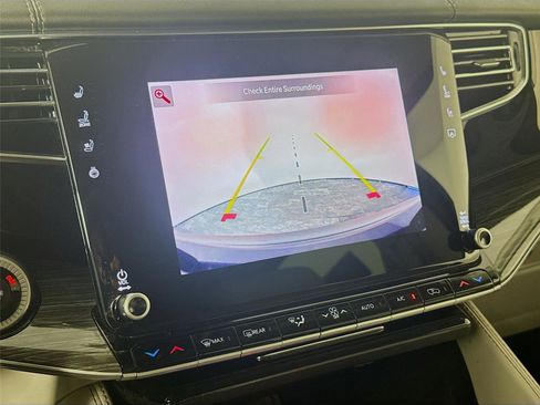 Used 2022 Jeep Wagoneer Series III w/ Flexible Seating Group image 10