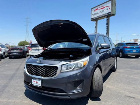 Used 2017 Kia Sedona LX w/ LX Essentials Premium Package FWD image 13
