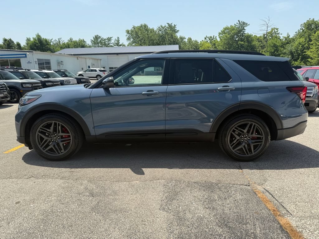 Used 2025 Ford Explorer ST AWD/4WD image 8