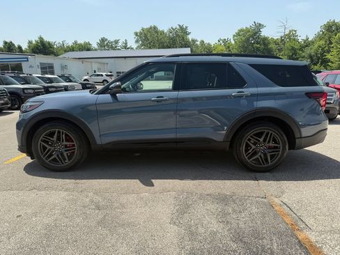 Used 2025 Ford Explorer ST AWD/4WD image 8