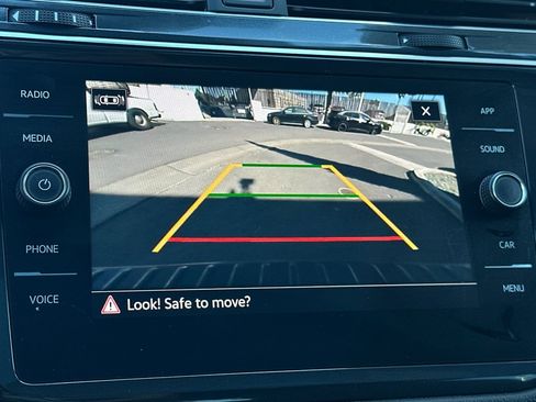 Certified 2022 Volkswagen Tiguan SE R-Line image 20