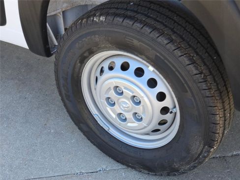 Used 2025 RAM ProMaster 2500 w/ Convenience Group image 19