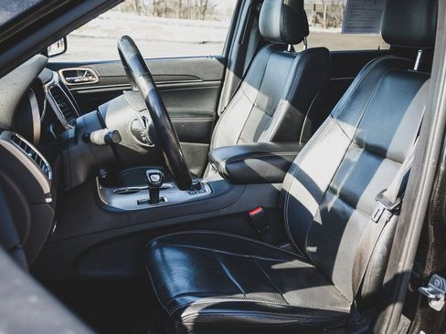 Used 2015 Jeep Grand Cherokee Limited w/ Luxury Group II image 18