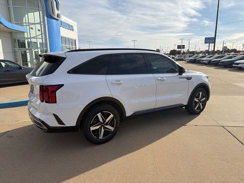 Used 2023 Kia Sorento S image 17