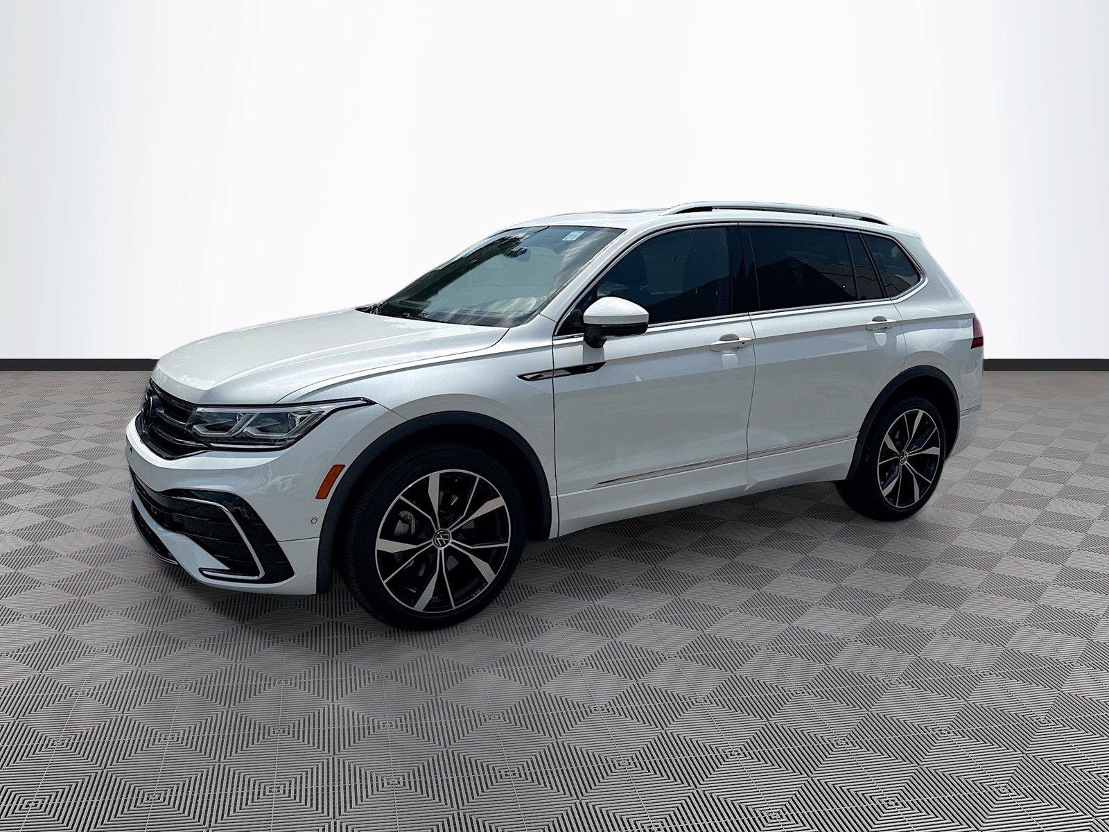 Used 2022 Volkswagen Tiguan SEL R-Line AWD/4WD image 3