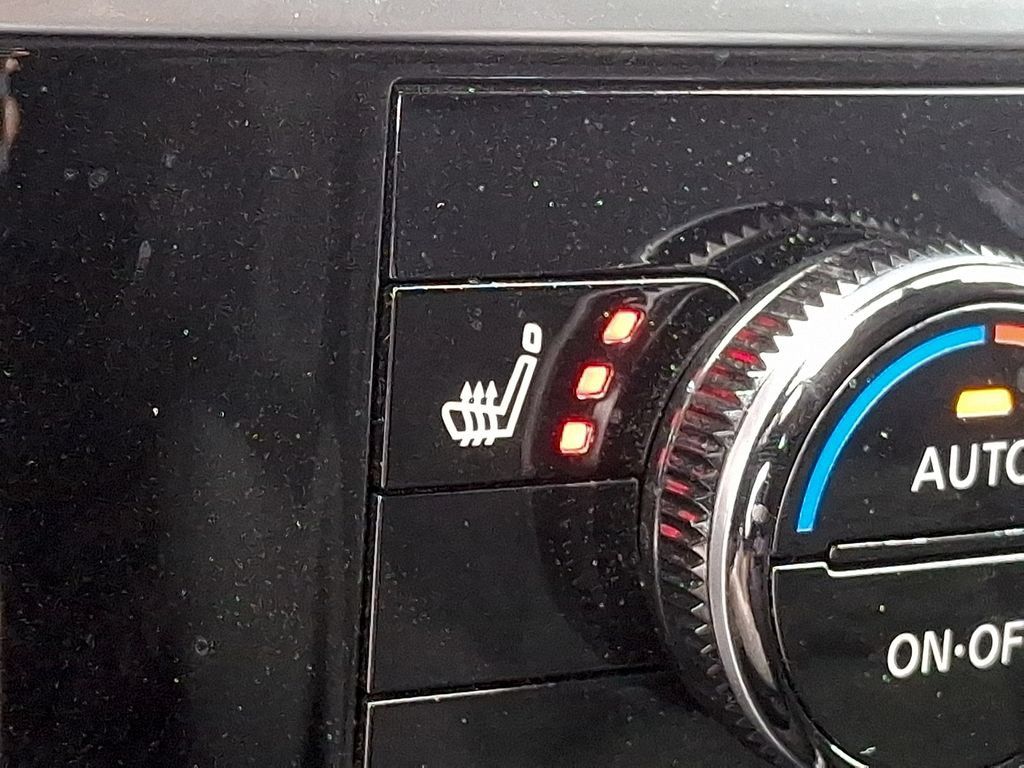 Used 2024 Nissan Pathfinder SV AWD/4WD image 26