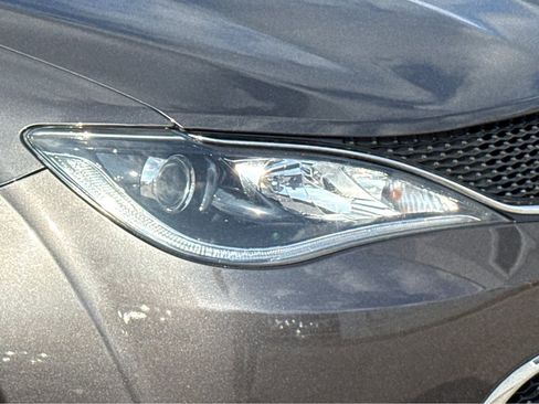 Used 2017 Chrysler Pacifica Touring-L Plus image 5