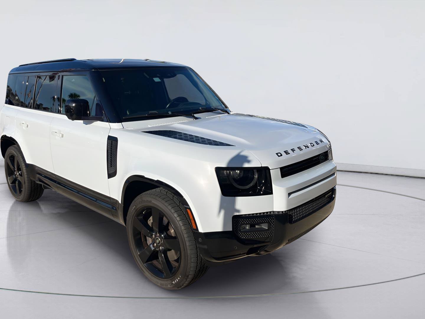 Used 2022 Land Rover Defender 110 X-Dynamic HSE AWD/4WD image 3