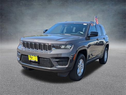 New 2025 Jeep Grand Cherokee Laredo w/ Luxury Tech Group I image 8