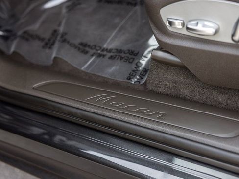 Certified 2025 Porsche Macan image 16