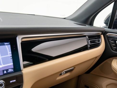 Certified 2022 Porsche Macan S image 28