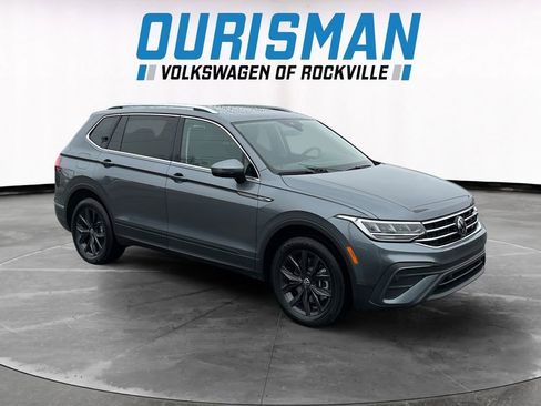 Used 2024 Volkswagen Tiguan SE image 1