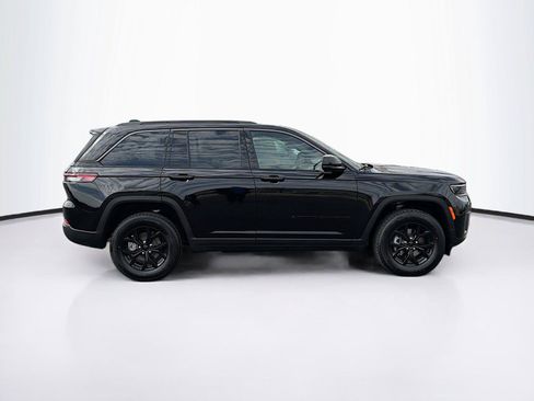 Used 2026 Jeep Grand Cherokee Altitude AWD/4WD image 8
