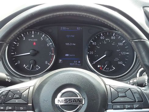 Used 2018 Nissan Rogue SV AWD/4WD image 15