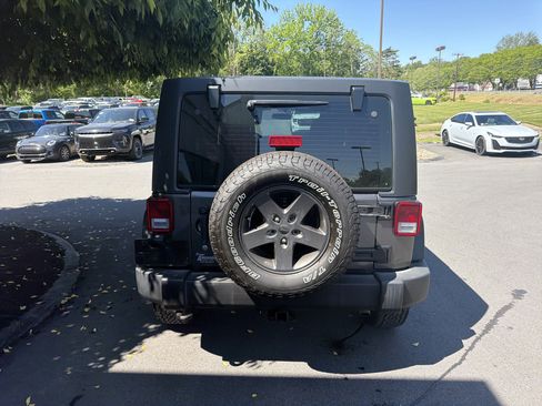 Used 2016 Jeep Wrangler Unlimited Sport w/ Connectivity Group AWD/4WD image 4