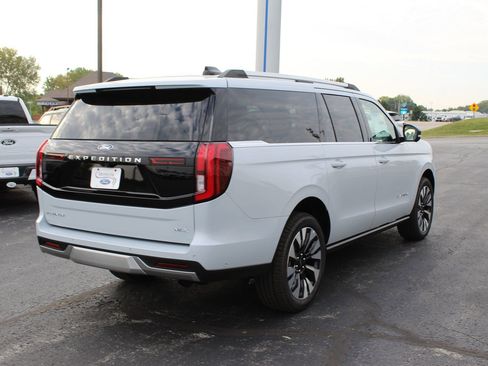 New 2025 Ford Expedition Max Platinum w/ Driver's Package image 5