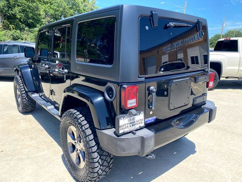 Used 2018 Jeep Wrangler Unlimited Sahara image 8