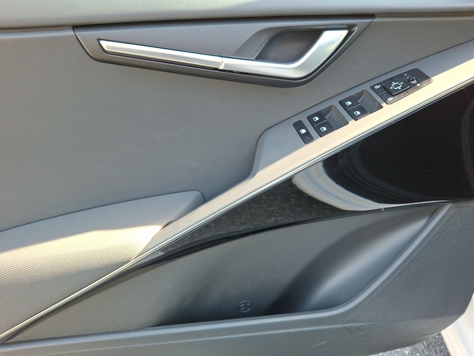 New 2026 Kia Niro Wind FWD image 5