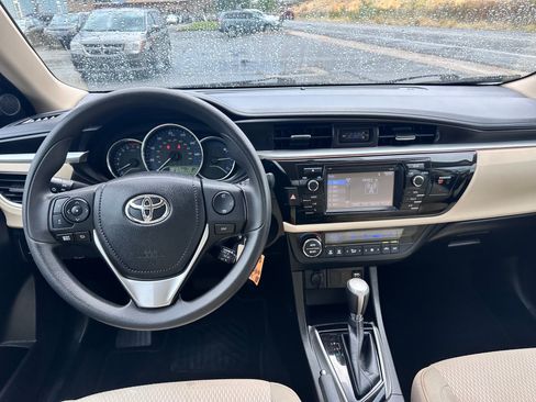 Used 2015 Toyota Corolla LE FWD image 7