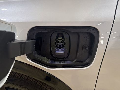 New 2025 Chevrolet Equinox EV RS w/ Convenience Package II FWD image 15