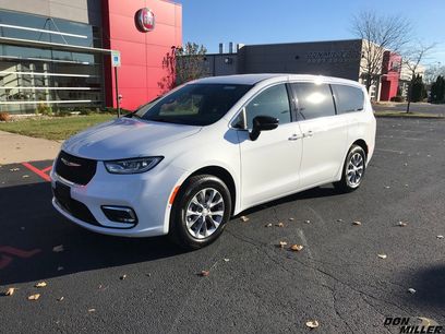 New 2026 Chrysler Pacifica Select