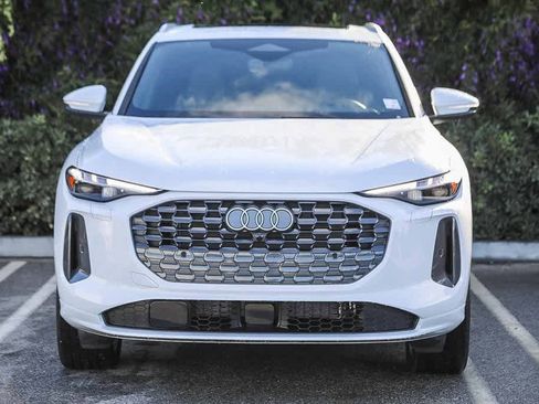 Certified 2025 Audi Q5 Premium Plus w/ Premium Plus image 2