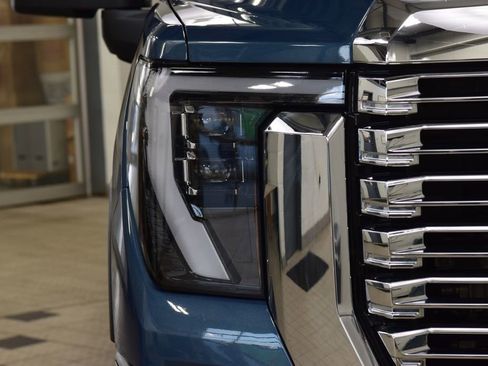 Used 2024 GMC Sierra 2500 Denali w/ Technology Package AWD/4WD image 12