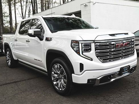 Used 2023 GMC Sierra 1500 Denali w/ Denali Reserve Package AWD/4WD image 3