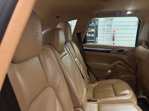 Used 2017 Porsche Cayenne Platinum Edition image 33