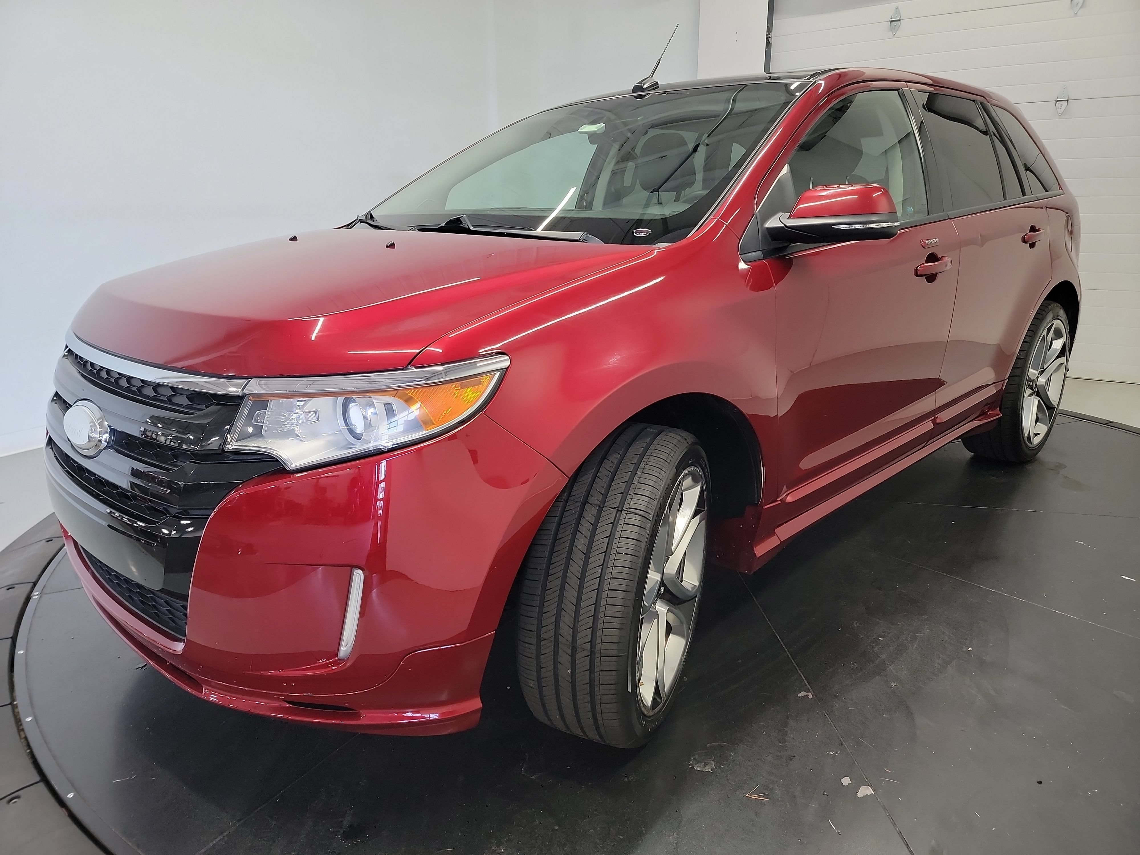 Used 2014 Ford Edge Sport w/ Driver Entry Package AWD/4WD image 3