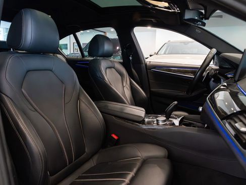 Used 2021 BMW 540i xDrive w/ M Sport Package image 9