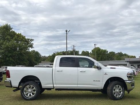 Used 2026 RAM 2500 Laramie AWD/4WD image 7