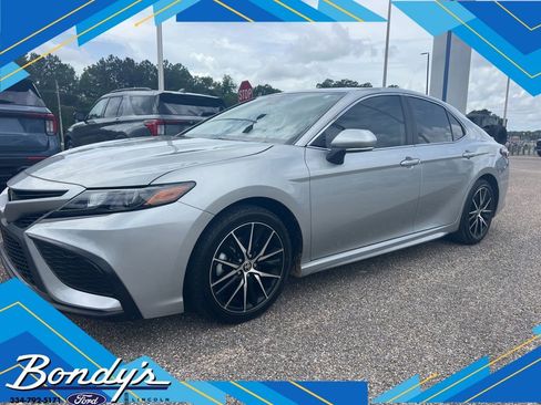 Used 2024 Toyota Camry SE FWD image 1