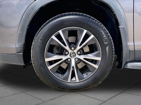 Used 2019 Toyota Highlander LE FWD image 11