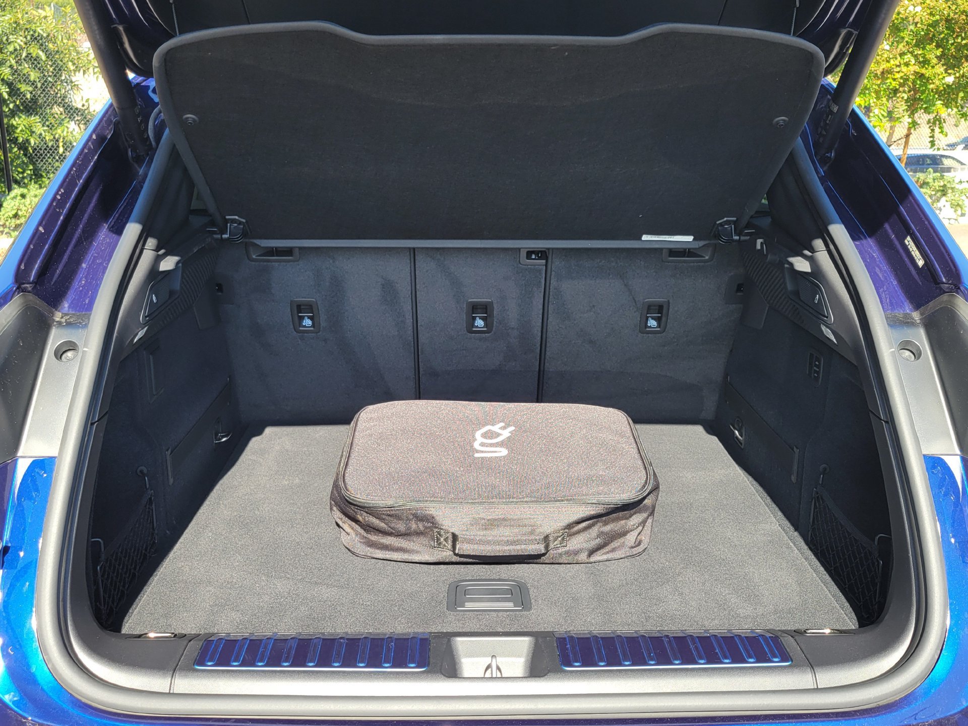 Certified 2024 Porsche Macan 4 Electric AWD/4WD image 31