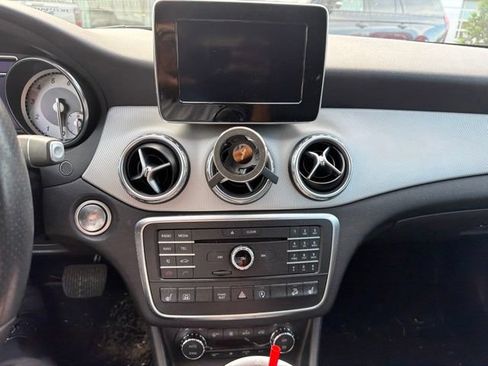 Used 2017 Mercedes-Benz GLA 250 4MATIC image 8