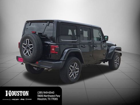 Used 2025 Jeep Wrangler Sahara image 3