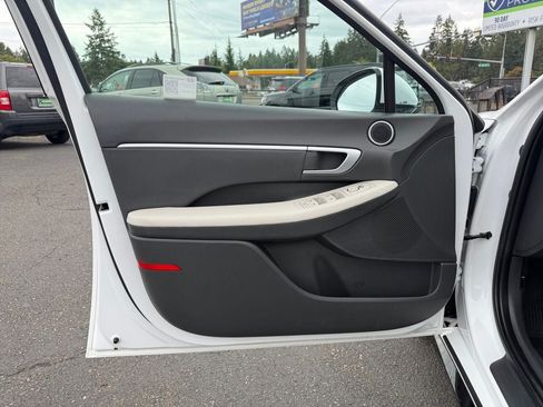 Used 2025 Hyundai Sonata SEL FWD image 20