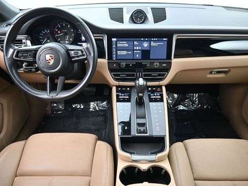 Certified 2023 Porsche Macan image 6