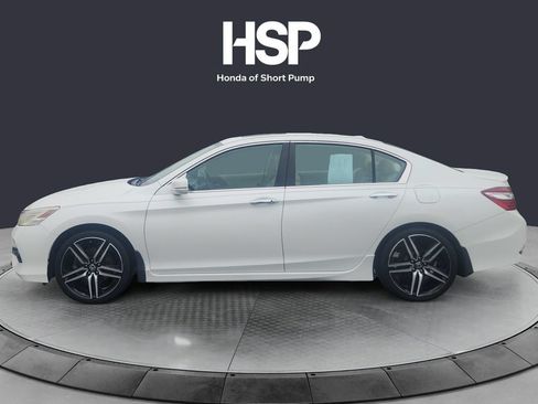 Used 2017 Honda Accord Touring image 2