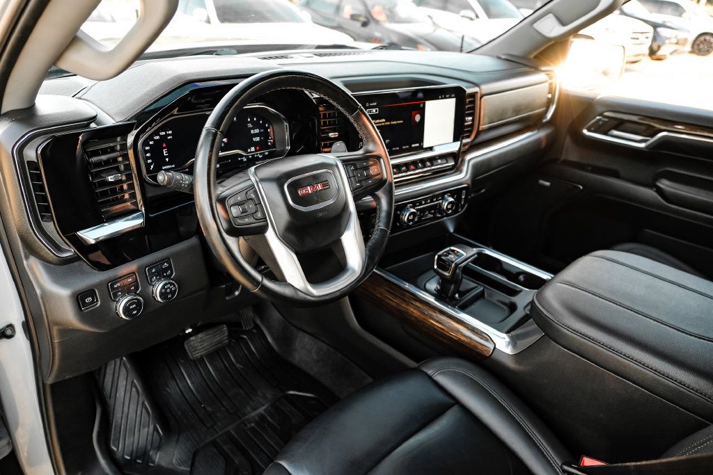 Used 2024 GMC Sierra 1500 Elevation w/ Elevation Premium Package AWD/4WD image 13