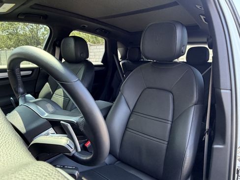 Certified 2022 Porsche Cayenne Platinum Edition AWD/4WD image 5