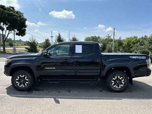 Used 2023 Toyota Tacoma TRD Off-Road w/ Technology Package AWD/4WD image 2