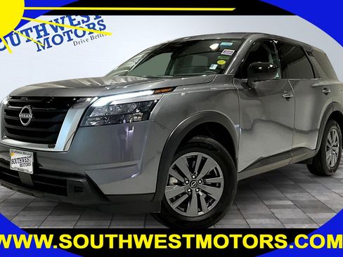 Used 2025 Nissan Pathfinder S image 1